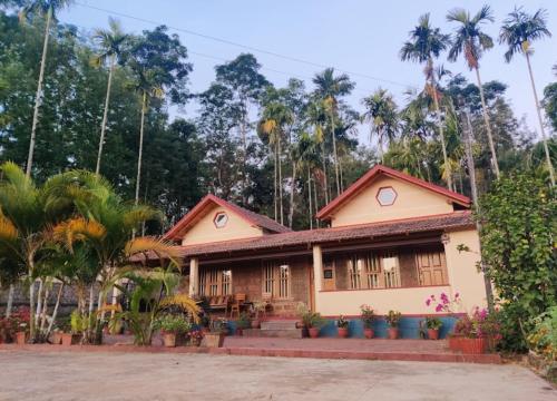 Halli Bailu Cottages in Somvarpet
