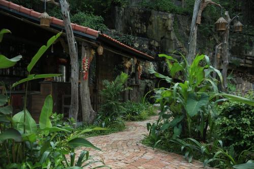 The Hive Homestay - Tam Coc - image 3