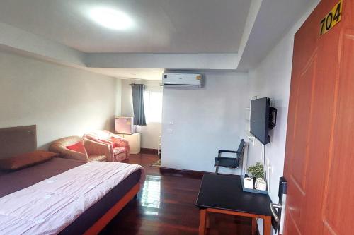 room detail thumbnail 1