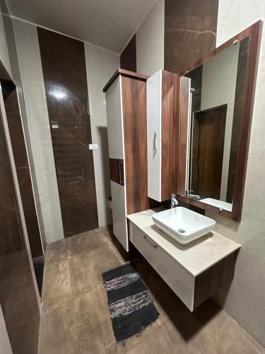 Kanchana Sirur home in วดาวัลลี