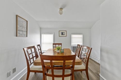 19 Malden 3Br Apt on 2F with WIFi and Free parking with Windows AC in Malden