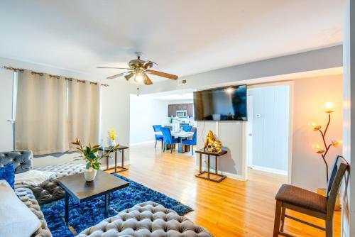 Walk to Train and Bus Updated Chicago Apartment in West Elsdon