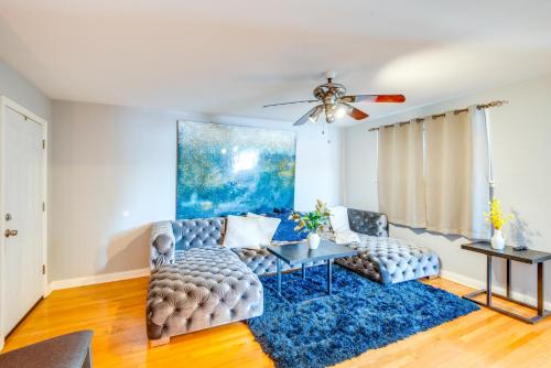 Walk to Train and Bus Updated Chicago Apartment in West Elsdon