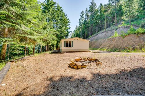 Cle Elum Cabin: Spacious Yard w/ ATV Trail Access!