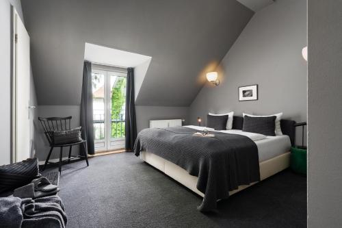 One-Bedroom Apartment image 10