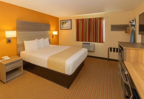 Travelodge by Wyndham Muskegon in Muskegon, USA