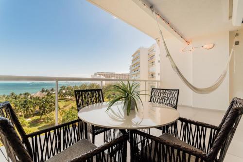 CARlBE Beachfront 2BDR with pool by Casa Paraiso, Cancún (photo 3)