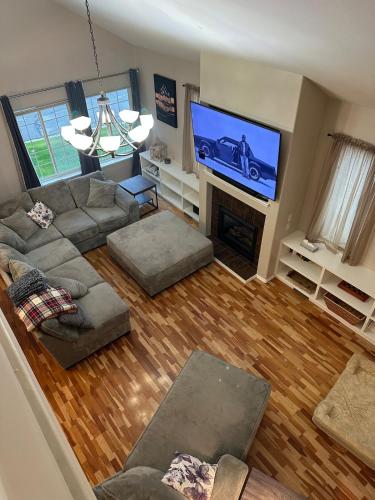 Cozy Golden View 4 bedroom home