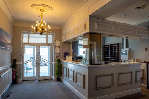 Vestíbulo, The Seafront Hotel by Compass Hospitality in Llandudno