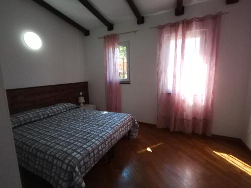 Deluxe Double or Twin Room image 10