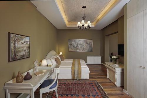 Grand Hotel Bois De Boulogne in Khenchara