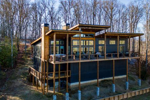 Quiet Time - Gorgeous Mountain Views Chic Interiors Wood-burning Fireplace in Blue Ridge, USA
