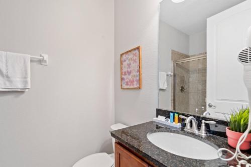 Encore Resort 6 Bedroom Vacation Home with Pool (2013) - image 20