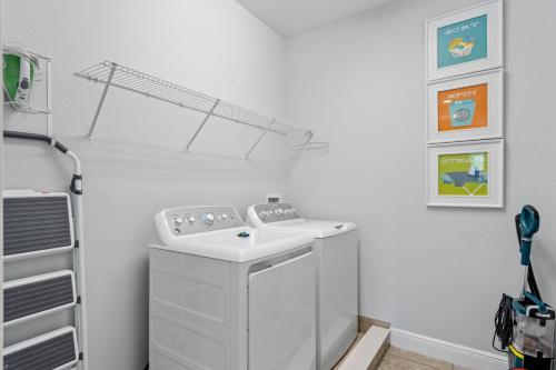 Encore Resort 6 Bedroom Vacation Home with Pool (2013) - image 41