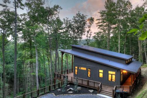 River Bend New listing Modern mountain luxury with amenities galore in Blue Ridge, USA