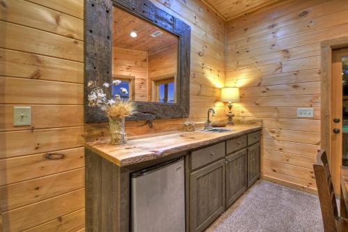 View-Topia STUNNING VIEWS - Hot tub - Gameroom in Blue Ridge, USA