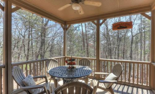 Mountain Acres Retreat - Relax by the wood fireplace and more in Jasper, USA
