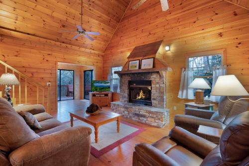 Peaceful Living Minutes from Blue Ridge hot tub pool table in Blue Ridge, USA