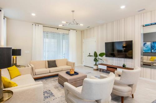 Last Minute Disney Getaway! Private Pool, Hot Tub & Games Room. Book Now! #30528 in Davenport, USA