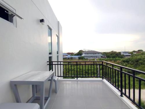 Balcony/terrace, Hidden Gems Residence near Bangkok Sala Thammasop Railway Station