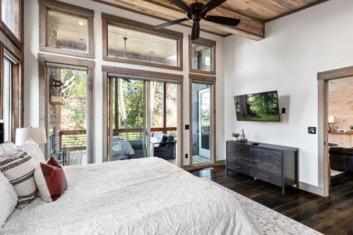 Modern River Retreat NEW Build in 2022 in Blue Ridge, USA