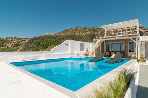 Luxury Three-Bedroom Private Pool Villa with 4 Bathrooms and Breakfast included gîte à louer Provatás