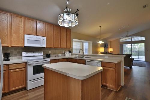 Last Minute Disney Getaway! Private Pool, Hot Tub & Games Room. Book Now! #27902 in Orlando, USA