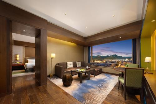 Executive Suite image 5