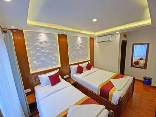 Deluxe Double or Twin Room image 10