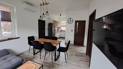 Leśna Polana (Lesna Polana) in โรบุญ