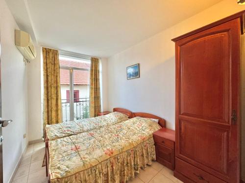 2 bedrooms, 5 beds