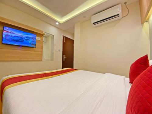 Deluxe Double Room image 10