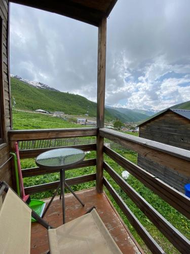 شرفة/ تراس, Ushguli Cabins in Ushguli