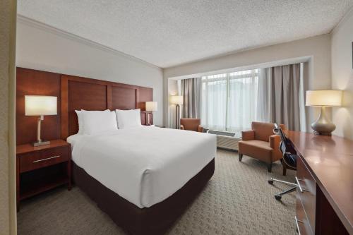 Queen Room - Upper Floor Non-Smoking room in Comfort Inn By The Bay