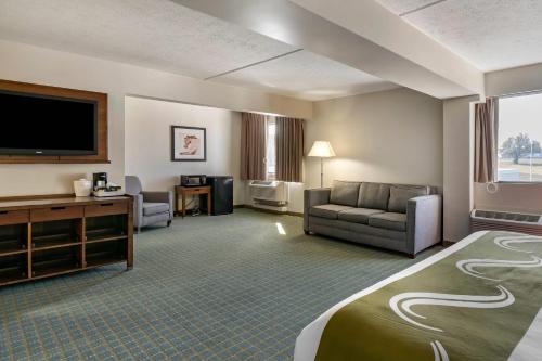 Quality Inn - image 22