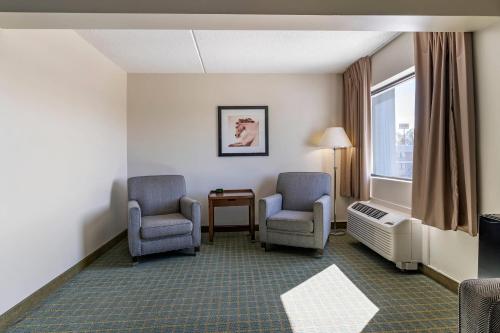 Quality Inn - image 25