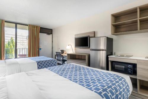 Suburban Studios Tysons Corner - image 9