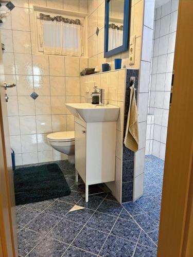 Vannas istaba, Ferienwohnung Rhön mit Terrasse im Grünen (Ferienwohnung Rhon mit Terrasse im Grunen) in Burkardroth
