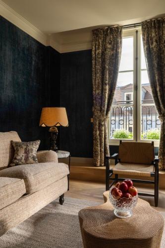 Suite with Balcony image 3
