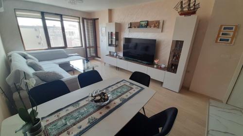 Apartment Tuthon in Pomorie