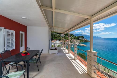 陽台/露台, Apartments by the sea Mimice, Omis - 18149 in 米美沙