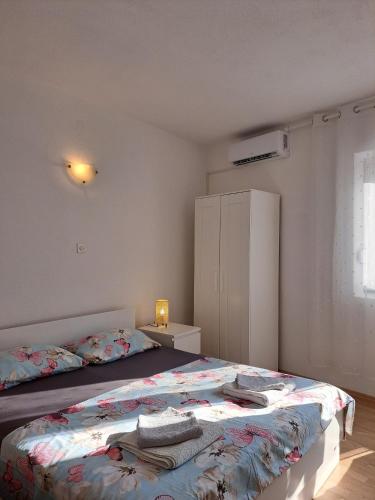 Two-Bedroom Apartment with Balcony and Sea View image 4