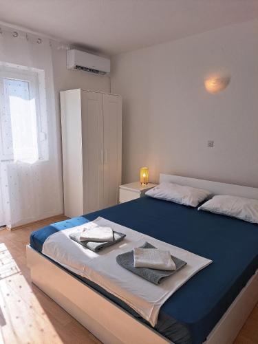 Two-Bedroom Apartment with Balcony and Sea View room in Apartments by the sea Igrane - Makarska - 10033