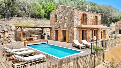 Bergerie de charme, piscine chauffée, vue nature entre mer et montagne, Sotta gîte à louer Sotta