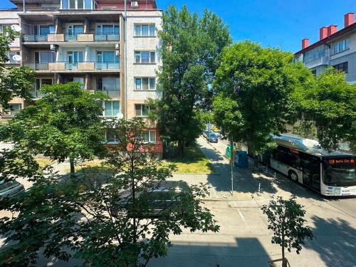 Joy Apartment - Stylish 2BD in Oborishte by Flat Mаnager, Sofia (Foto 9)