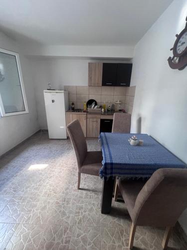 NEWBORN Hostel Budva in Babin Do