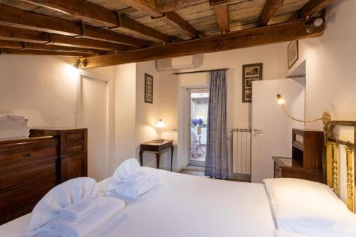 One-Bedroom Apartment with Balcony image 6