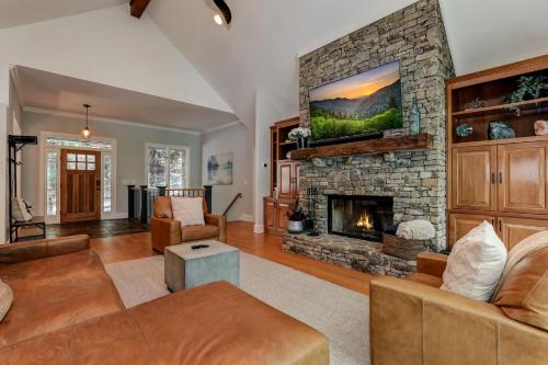 Waters Edge - Lakeside luxury in Big Canoe in Afton, USA