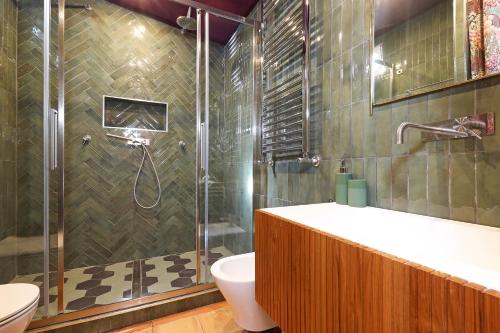 Three-Bedroom Apartment with View image 6