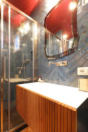 Three-Bedroom Apartment with View image 5